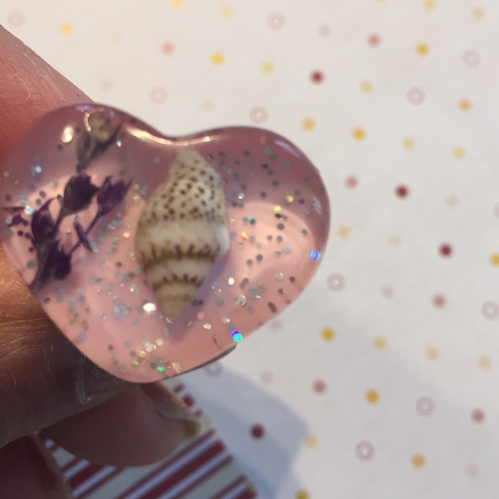 Pink Heart Shell Statement Ring - image 3